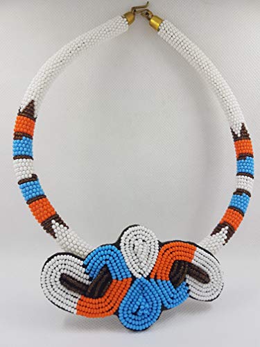 Collar étnico de mujer gargantilla fabricada con perlas blancas originales Masai étnica azules África motivo máscara