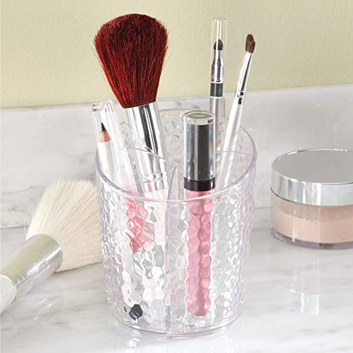 iDesign Organizador de maquillaje, pequeño vaso de baño de plástico para pinceles o máscara de pestañas, elegante portalápices para guardar cosméticos, transparente