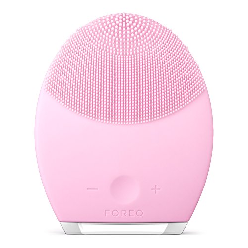 LUNA 2 de FOREO es el cepillo de limpieza facial anti-edad para Piel Normal, Exfolia delicadamente y elimina las células muertas, reduce la visibilidad de los poros y de las arrugas