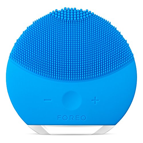 LUNA mini 2 de FOREO es el limpiador facial con modo anti-edad. Un cepillo facial sónico de silicona, para todo tipo de piel |Aquamarine| Recargable a través USB