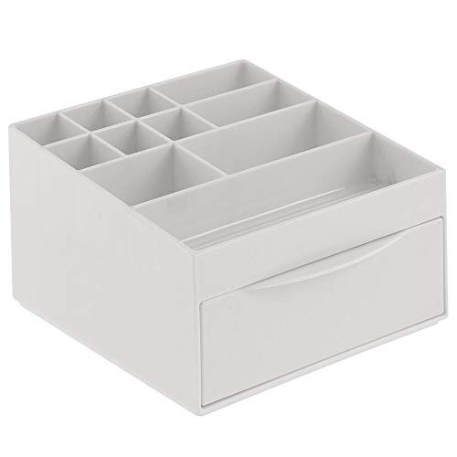 mDesign Caja organizadora para el cuarto de baño o el tocador – Organizador de cosméticos hecho de plástico – Caja de maquillaje con 11 compartimentos y un cajón – gris claro