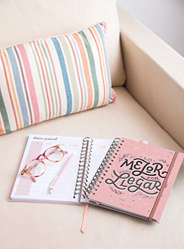 MIQUELRIUS - Agenda Anual 2021 Happy Letters - Castellano, Día Página, Tamaño 155 x 213 mm (~A5), Papel 90g, Cubierta Rígida Cartón Forrado, Color Rosa, Mejor por llegar