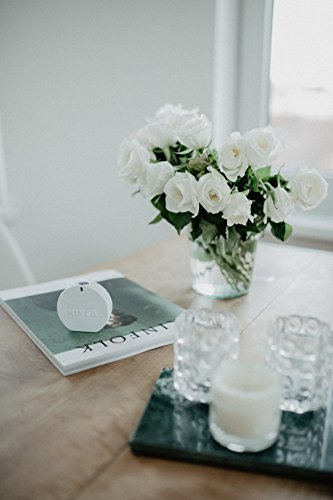 NIVEA Eau de Toilette, Aroma de Cuidado en Frasco y Lata NIVEA, 1 x 30 ml, y Toalla NIVEA incluida