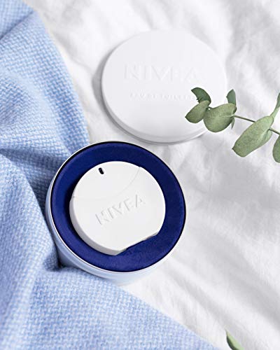 NIVEA Eau de Toilette, Aroma de Cuidado en Frasco y Lata NIVEA, 1 x 30 ml, y Toalla NIVEA incluida
