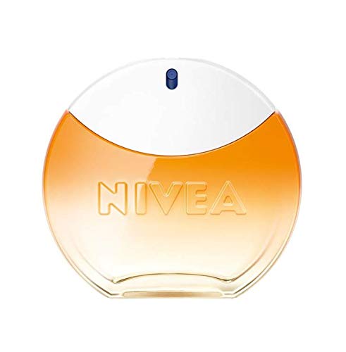 NIVEA SUN EdT Eau de Toilette (1 x 30 ml) con el original aroma de la crema solar NIVEA SUN, perfume para mujer en un icónico frasco de perfume, y Toalla NIVEA incluida