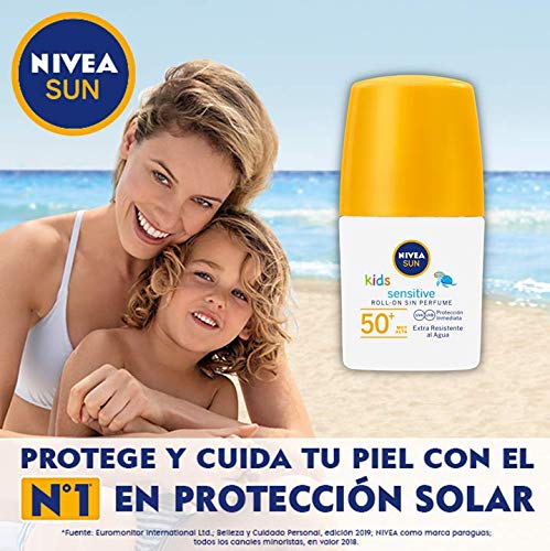 NIVEA SUN Kids Sensitive Protege & Juega Roll-on FP 50+ (1 x 50 ml), crema solar para niños extra resistente al agua, protector solar roll-on para piel sensible