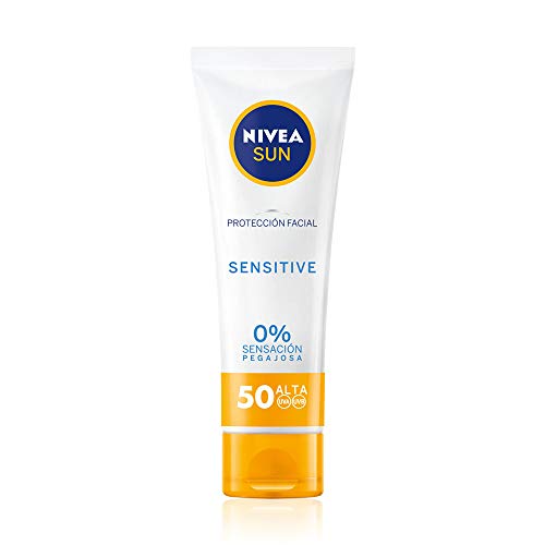 NIVEA SUN Sensitive Protección Facial FP 50 (1 x 50 ml), protector solar facial para piel sensible, crema sin perfume con 0% sensación pegajosa