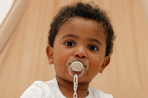 Suavinex - Broche Chupete de Bebé Premium Haute Couture. Broche Pinza Redondo. 0% BPA. Diseño Étnico Con Relieves Color Dorado y Perla