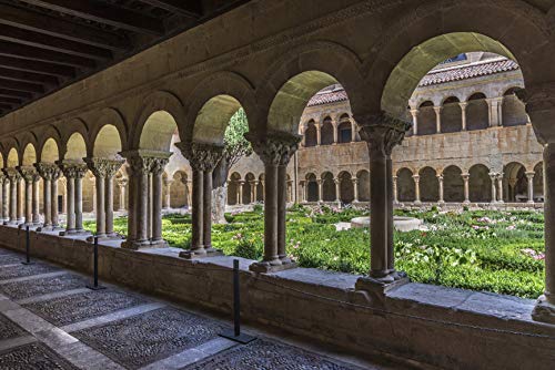 Vela aromática de lujo Sagradas Roses. Rosas ricas y claustros oscuros - Notas de rosa de damasco, narciso, geranio y lavanda, con sándalo, bergamota y manzanilla. 220 g - 40 horas de combustión.