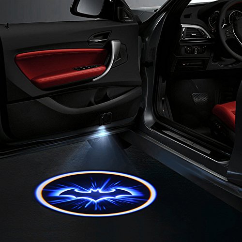 Youngine 2 x proyectores LED para puerta de coche, inalámbricos; luces de bienvenida o cortesía; lámpara de sombras con figura de Batman; luz fantasma operada con batería, con sensor magnético