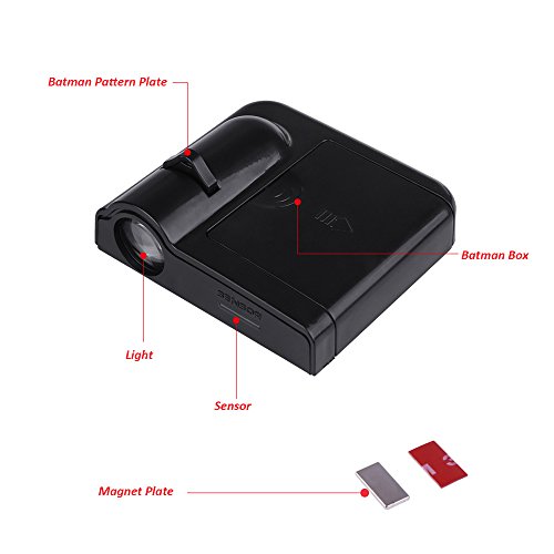 Youngine 2 x proyectores LED para puerta de coche, inalámbricos; luces de bienvenida o cortesía; lámpara de sombras con figura de Batman; luz fantasma operada con batería, con sensor magnético