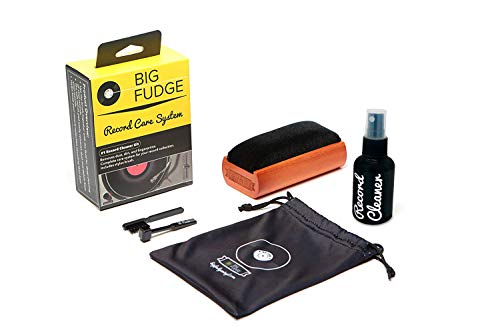 Big Fudge Kit de Limpieza de Discos Vinilos | Accesorios y Productos Profesionales para Vinilo | Spray Limpiador 50 ml, Cepillo de Fibra para Quitar Pelusas y Polvo, Cepillo de Aguja, Bolsa de Tela