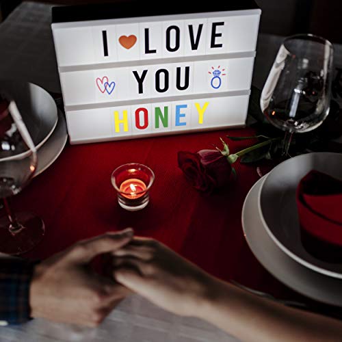 Caja de Luz LED A4 con 300 Letras, Divertidos Emojis y 2 Rotuladores | Ñ y Ç Incluidas | Light Box Ideal para Decoración Vintage en Hogar, Habitación | Regalo Original Navidad y Cumpleaños