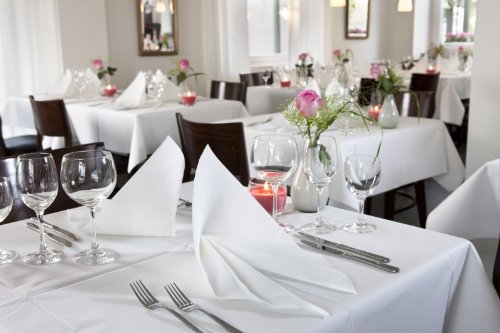 Duni – 164172 mesa cubre, Evolin, 127 cm x 220 cm, color blanco (Pack de 25)