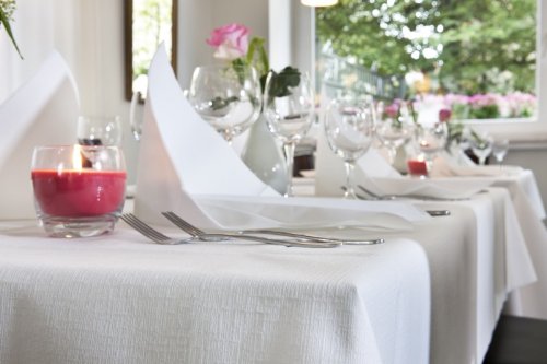 Duni – 164172 mesa cubre, Evolin, 127 cm x 220 cm, color blanco (Pack de 25)