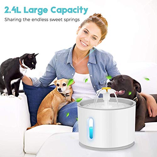 E-MANIS Fuente para Perros Gatos,2.4L Fuente de Agua Silenciosa para Mascotas con La luz del LED,Flor Portátil Estilo Bebedero Mascotas para Perros y Pequeños Animales,1pcs Palo de Gato emplumado