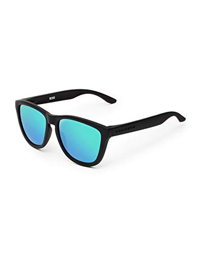 HAWKERS ONE Carbon Black Gafas de Sol Ligeras, para Hombre y Mujer, con Montura Negra Mate y Lente Esmeralda Efecto Espejo, Protección UV400