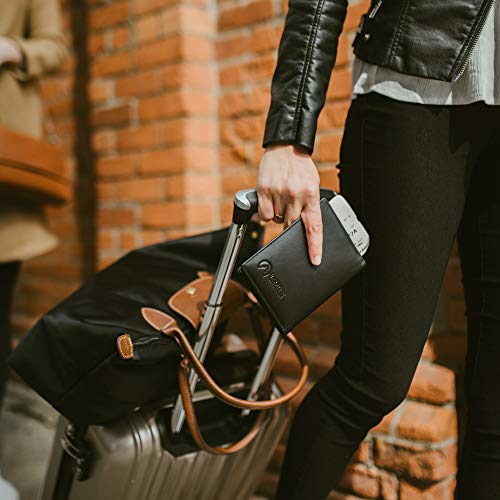 Inspiring Adventures Cartera de Pasaporte, Bloqueo RFID de Cuero, Titular de Pasaporte Premium, Caja de Regalo (Discreto Negro)