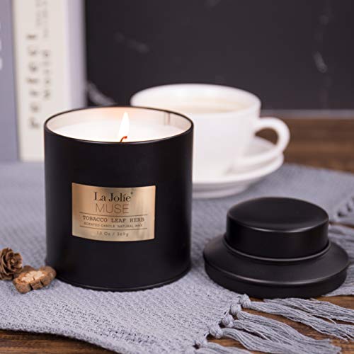 La Jolíe Muse Vela perfumada de Hojas de hiedras de Tabaco Grande 85-100 Horas 369 g, Cera de Soja Natural, Lata de Metal Negra  