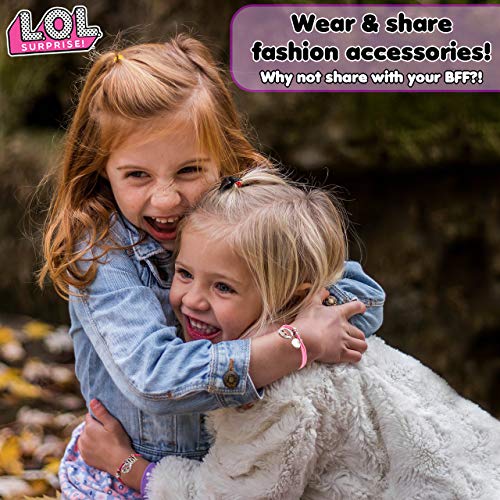 L.O.L. Surprise! Juego De 2 Pulseras Con Colgantes Para Niñas Con Sus Muñecas Favoritas LOL | Brazaletes Elásticos De Color Rosa | Accesorios De Las Muñecas LOL Y Joyería | Selección Sorpresa
