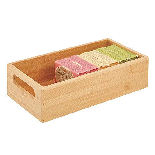 mDesign Caja de bambú con asas – Práctica cesta guardatodo de madera para almacenaje – Para champú, cremas y otros cosméticos – Cajón organizador de baño abierto de madera de bambú – color natural