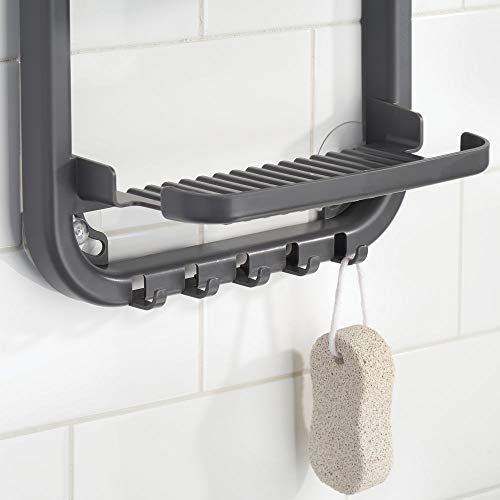 mDesign Estantería colgante para ducha – Práctico estante de baño sin taladro en plástico – Con 3 cestas de baño, 2 soportes para maquinillas y 5 ganchos para accesorios de ducha – gris oscuro