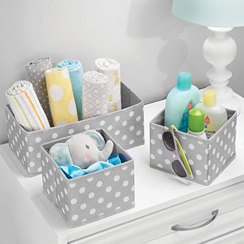 mDesign Juego de 3 cajas de almacenaje para habitaciones infantiles o baños – Cestas organizadoras en fibra sintética de lunares – Organizadores de armarios en 2 tamaños – gris claro/blanco