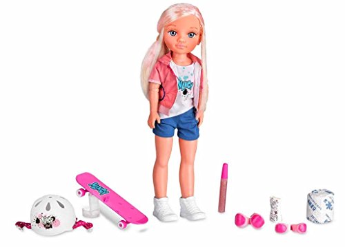 Nancy, Un día haciendo skate (Famosa 700013385)