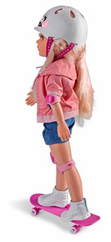 Nancy, Un día haciendo skate (Famosa 700013385)