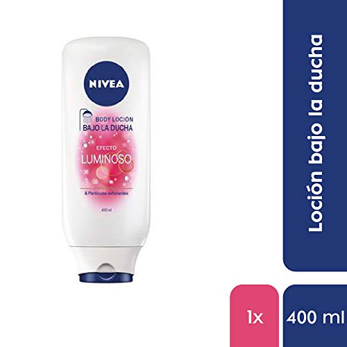 NIVEA Bajo La Ducha Body Loción Efecto Luminoso (1 x 400 ml), loción hidratante con aceite de argán, loción corporal con partículas exfoliantes para piel normal