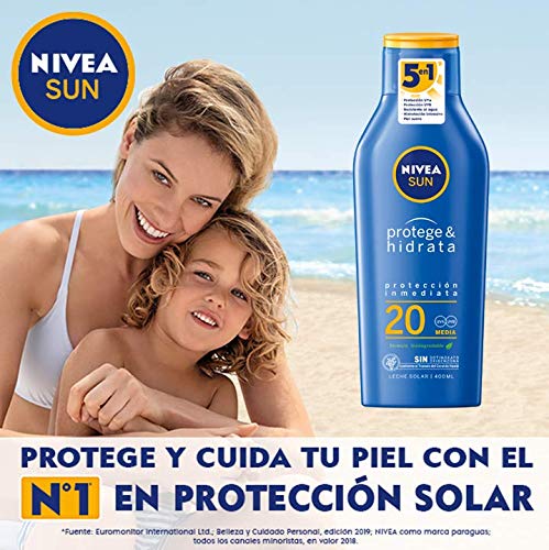 NIVEA SUN Protege & Hidrata Leche Solar FP20 (1 x 400 ml), protector solar hidratante y resistente al agua con protección UVA/UVB, protección solar media