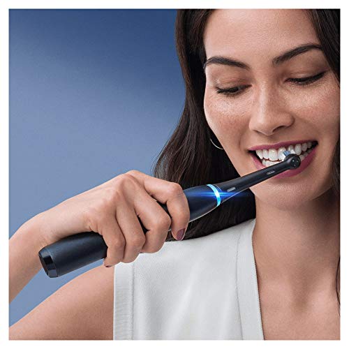 Oral-B iO 8n Cepillo Eléctrico Recargable Tecnología De Braun, 1 Mango Negro Con Diseño De Alta Gama Y Tecnología Magnética, Pantalla En Color, 1 Cabezal De Recambio, 1 Funda De Viaje Premium