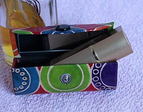 The StoreKing Rakhi Gifts - Estuche de piel para barras de labios y cosméticos para el bolso, suave y duradero, con espejo, para niñas y mujeres