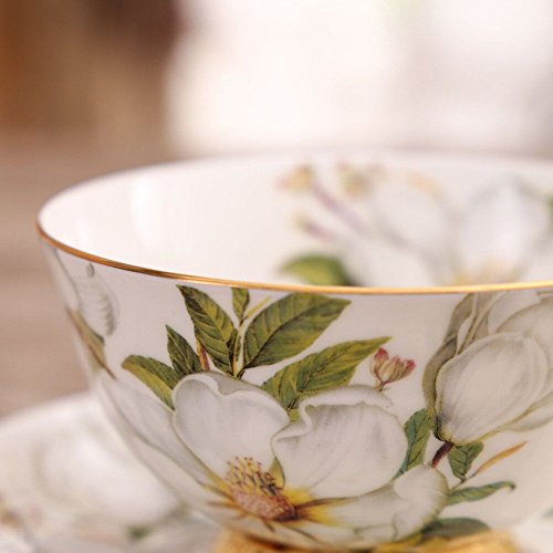 TouchLife Juego de tazas de té de porcelana fina, con platillo y cuchara, con motivo de camelias de color blanco y verde en caja de regalo, Porcelana de ceniza de hueso, 1 set, Set of 1 with gift box