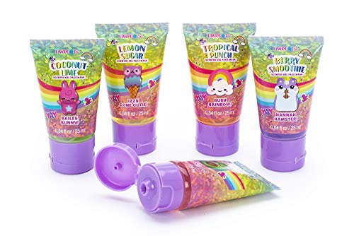 Tri-Coastal Design - Juego de Baño de Cosméticos Rainbow Cuties para Niñas con Kit de Uñas, Bálsamo Labial, Máscaras Faciales y Bolsa de Brillo para Labios (Rainbow Cuties)
