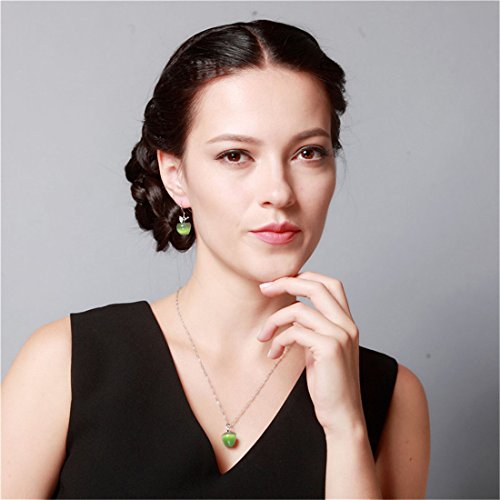 Uloveido Piedra de cristal verde claro Pendientes de manzana chapados en oro blanco Pendientes de espárragos para mujeres Orejas sensibles con caja de regalo YL007-E