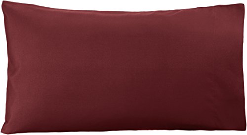 AmazonBasics - Funda de almohada de microfibra, 2 unidades, 50 x 80 cm - Burdeos