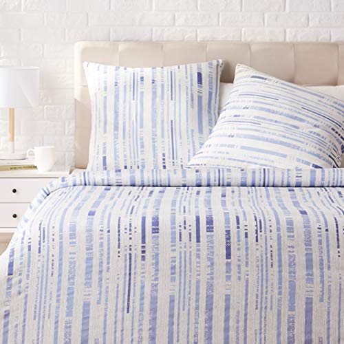 AmazonBasics - Juego de ropa de cama con funda de edredón, de satén, 260 x 240 cm / 65 x 65 cm x 2, Azul a rayas texturizado