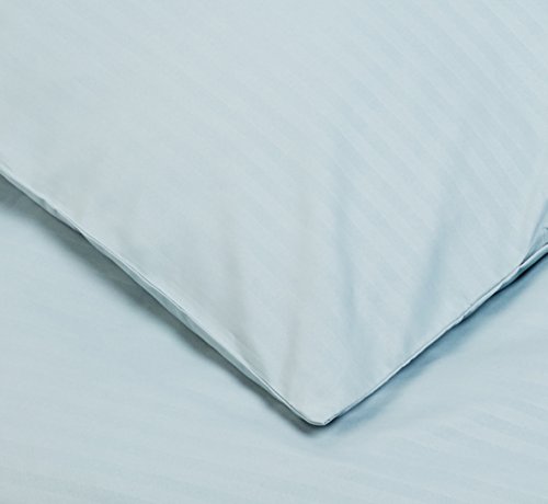 AmazonBasics - Juego de ropa de cama con funda nórdica de microfibra y 2 fundas de almohada - 220 x 250 cm, azul spa