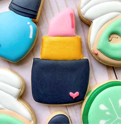 Ann Clark Cookie Cutters Juego de 2 cortadores de galletas maquillaje con libro de recetas, pintaúñas y pintalabios