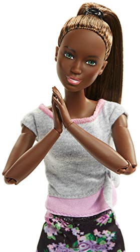 Barbie Fashionista Made to Move, Muñeca articulada afroamericana con top gris (Mattel FTG83)