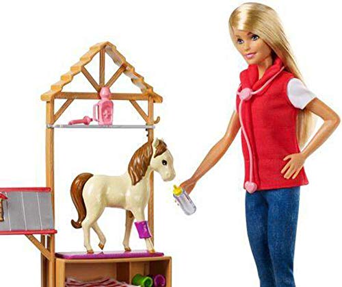 Barbie Muñeca veterinaria Barbie en la Granja, incluye caballo, cabra, ternero, gallina, patitos, oveja y accesorios (Mattel GCK86)