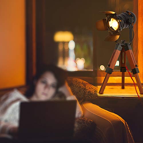 BarcelonaLED LV238 Lámpara de pie vintage con trípode de madera, diseño cine náutica industrial, foco proyector orientable negro, para bombilla E27, 67cm