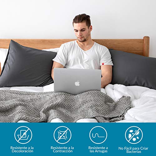 Bedsure Funda Almohada 70x40 cm de Microfibra - Juego de 2 Fundas Almohadas 40x70 Transpirable Suave Antiarrugas - Gris Oscuro, sin Cremallera,2 Unidades