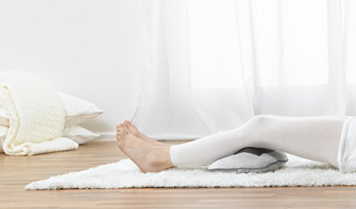 Beurer MG145 - Almohada de masaje Shiatsu con función color para relajar la musculatura, extra suave y confortable, 4 cabezales de masaje rotatorios, funda lavable, 12 W, Plateado