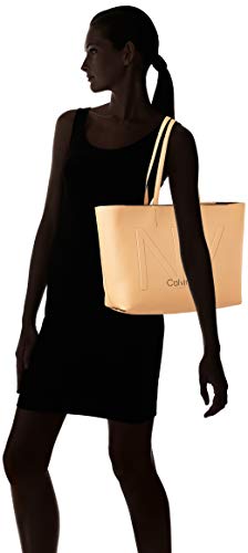 Calvin Klein - Ck Must Psp20 Med Shopper Ny, Bolsos totes Mujer, Beige (Dark Sand), 0.1x0.1x0.1 cm (W x H L)