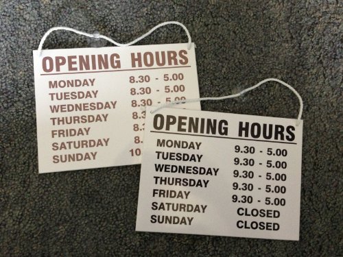 Cartel con horarios de apertura, para colgar