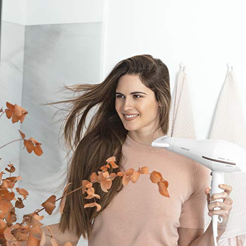 Cecotec Secador de pelo Iónico Bamba IoniCare 5300 Maxi Aura, 220W de potencia, con ion real y gran caudal de aire, Función aire frío, 2 velocidades y 3 temperaturas (2,8 Blanco)
