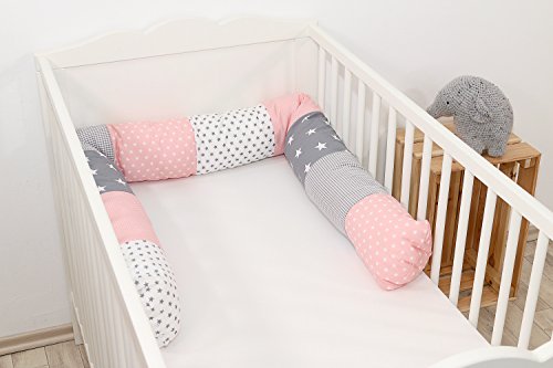 Cojín protector para cuna de ULLENBOOM ®, cojín chichonera en forma de serpiente rosa gris (ideal para proteger al bebé de los barrotes de la cuna o como cojín de apoyo)