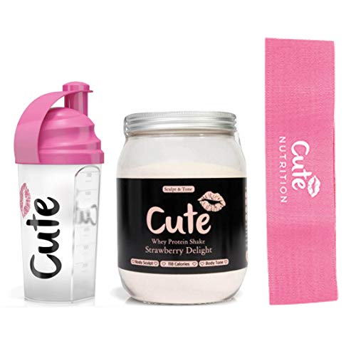 Cute Nutrition Batido de Proteína de Suero de Fresa Esculpe y Tonifica Bote de 500g con Coctelera Shaker Rosa 700 ml y Banda Rosa de Resistencia Media